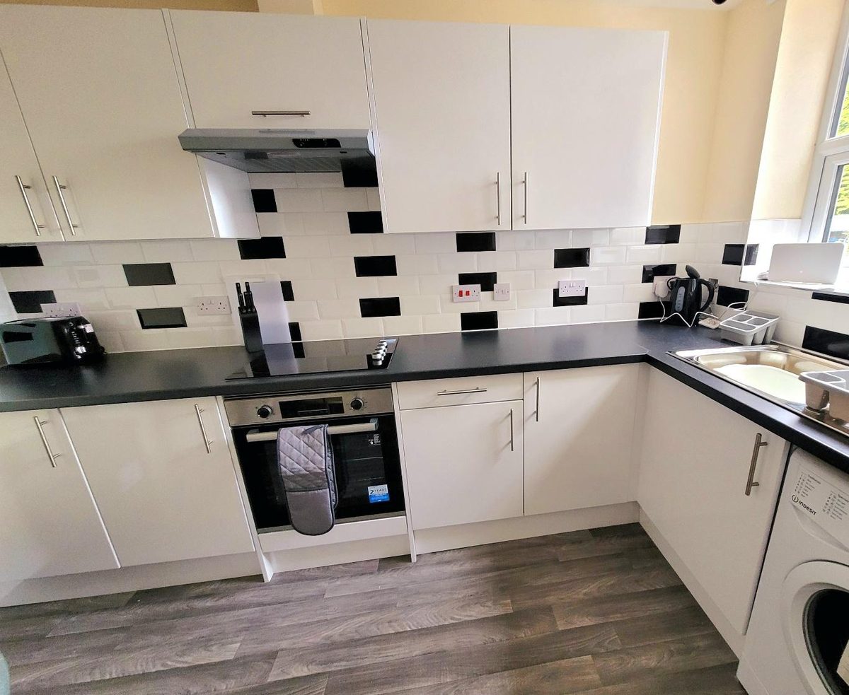 A modern shared kitchen in a Commlyncx property